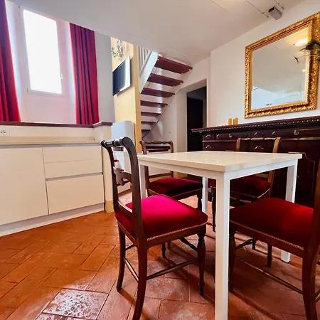 House Of Lovers - Magnificent View In The Heart Of Apartment