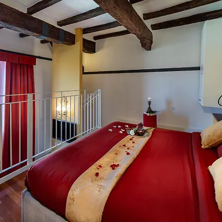Apartment House Of Lovers - Magnificent View In The Heart Of